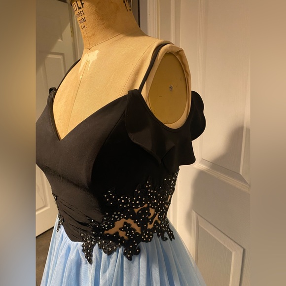 Women Size 4 Blue & Black Formal Dress - Picture 3 of 5